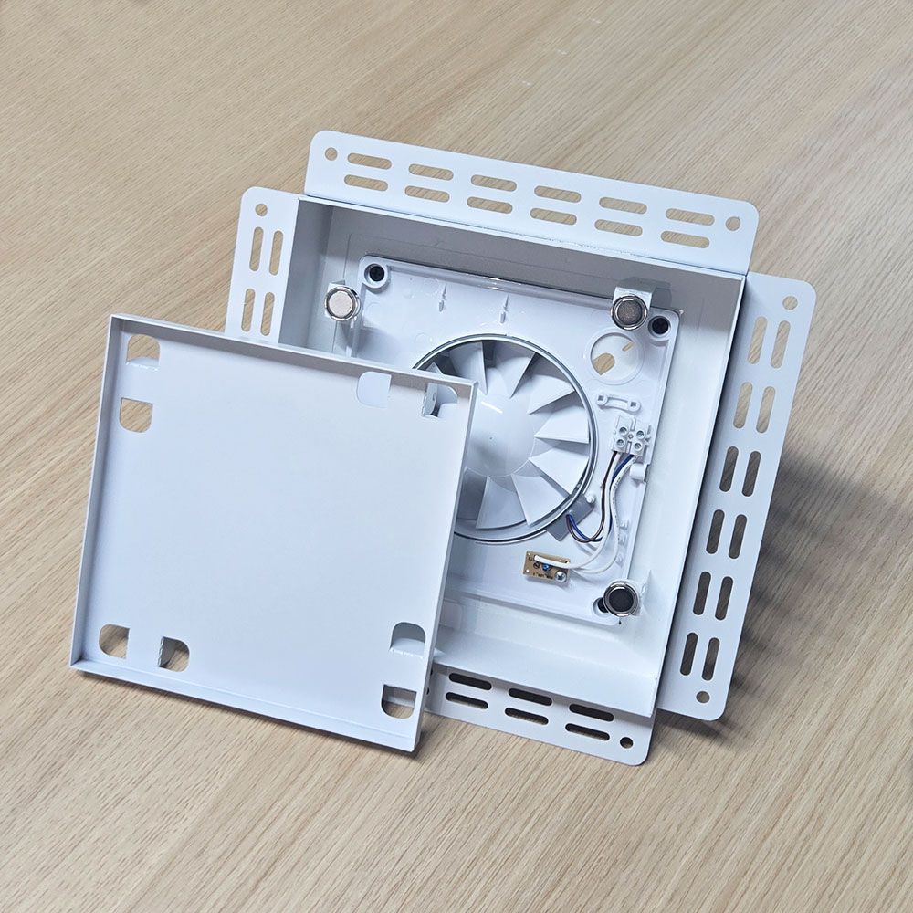 Вентиляционная решетка VRW 240x240 Tile / AURA 5C (белая)