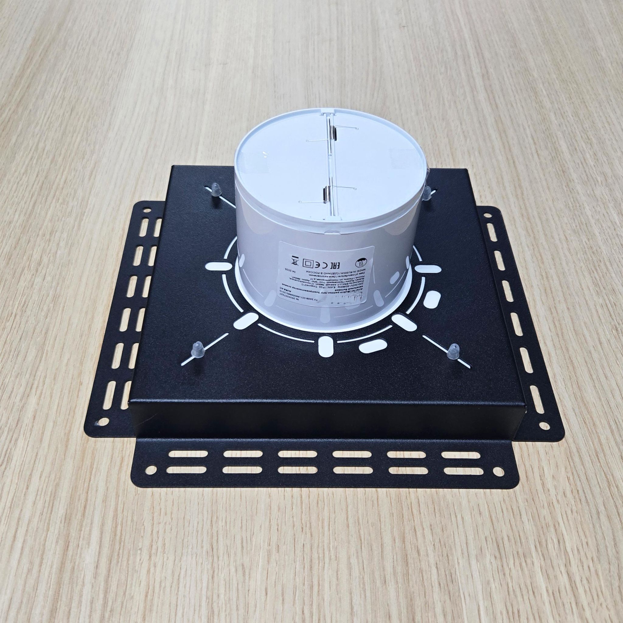 Вентиляционная решетка VRB 200x200 Tile / SLIM 4C (чёрная)